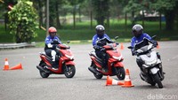 Freego pun hadir dengan tiga tipe pilihan. Untuk versi standar dibanderol Rp 18.500.000,- , untuk Freego S Rp 19.700.000, dan Freego S ABS Rp 22.500.000,-.