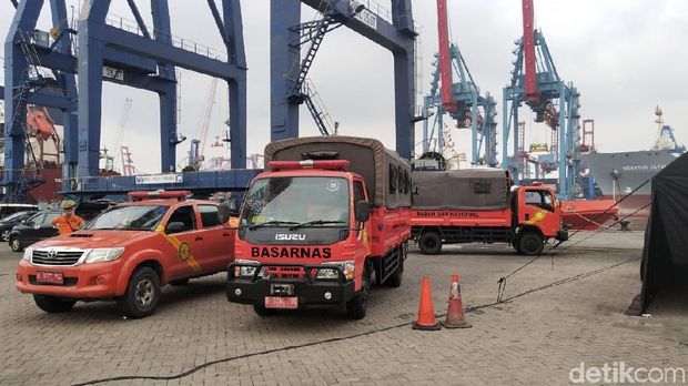Akhiri operasi pencarian korban Lion Air, Basarnas bongkar tenda di JICT, Sabtu (11/11/2018)