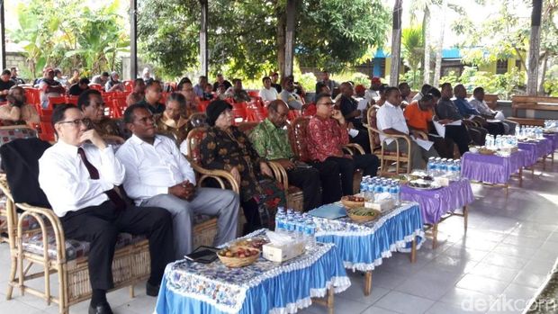  Keluarga besar tokoh Papua, almarhum Theys Eluay menggelar deklarasi damai di Sentani, Papua, Sabtu (10/11/2018)