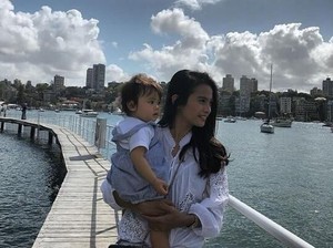 Acha Septriasa Enjoy Jadi Ibu Rumah Tangga Selama di Sydney