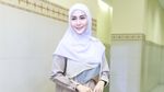 Senyuman Fenita Arie yang Bikin Adem