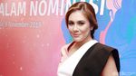 Pasang Muka Fierce, Wulan Guritno Makin Cantik?