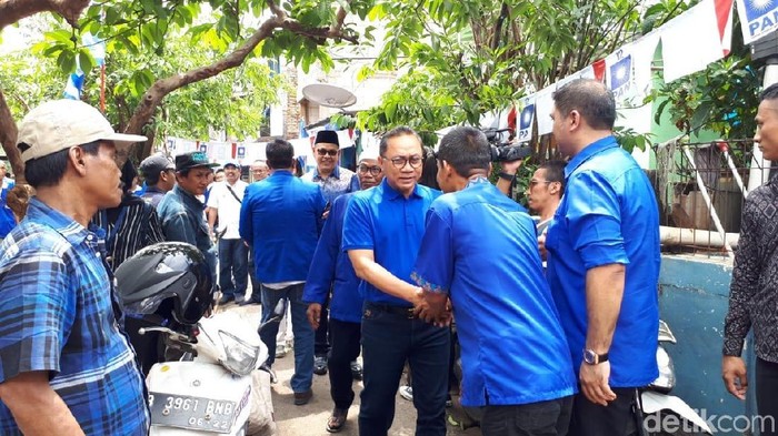 Temui Warga Jaksel, Ketum PAN Tanya Harga-harga Sembako