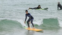Bukan cuma berlenggak-lenggok, Seo Jae juga pandai surfing. (seojamzzz/Instagram)