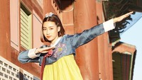 Pakai Hanbok, Do My Linh tampak makin cantik ya... (domylinh1310/Instagram)