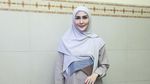 Senyuman Fenita Arie yang Bikin Adem