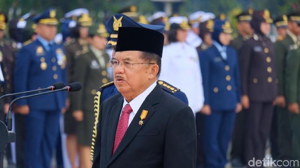 JK Jadi Inspektur Upacara Hari Pahlawan di TMP Kalibata
