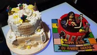 Rayakan ulang tahun, Nouva dapat kejutan manis berupa dua cake bentuk cantik dari teman-temannya. Hmm, kira-kira ini ulang tahun yang keberapa ya? Foto: Instagram @official.barbienouva