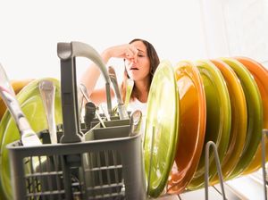 5 Cara Sederhana Hilangkan Bau Tak Sedap di Dapur