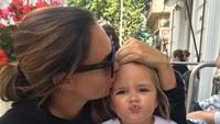 Wanita yang kini berusia 34 tahun itu memiliki anak perempuan bernama Sophia Eccleston Rutland. Mereka sangat dekat dan kerap masak dan makan bareng. Foto: Instagram tamaraecclestoneofficial