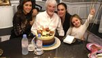 Wah, Sosialita Anak Mantan Bos F1 Ini Gemar Masak Bareng Putrinya