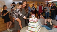 Tamara Ecclestone lahir di Milan, Italia pada 28 Juni 1984. Sosialita ini memang dikenal dengan kehidupan mewahnya. Saking mewahnya, ia bahkan memiliki lemari pakaian senilai Rp 95 miliar. Foto: Instagram tamaraecclestoneofficial