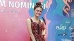 Saat Amanda Rawles Pamer Bahu Seksinya