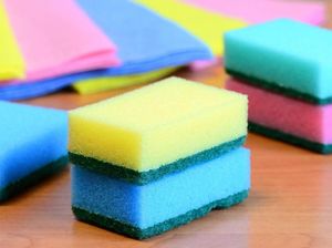 7 Manfaat Tak Terduga Spons Cuci Piring