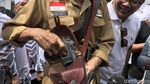 Foto: Gaya Jokowi Tunggangi Motor hingga Ontel di Bandung