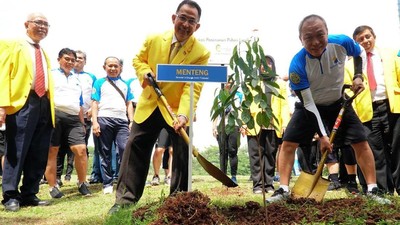 Astra Financial Gelar Aksi Tanam Pohon dan Fun Bike di UI