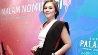 Bagaimana nih guys, lebih cantik tersenyum apa nggak? Pool/Ismail/detikFoto.