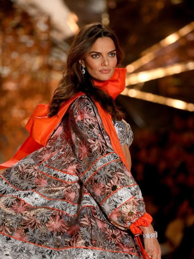 Barbara Fialho, model 30 tahun yang jadi model Victorias Secret sejak 2012. Model asal Brazil tersebut kembali tampil memukau di fashion show lingerie tahunan di 2018 ini.  Foto: dok. Getty Images