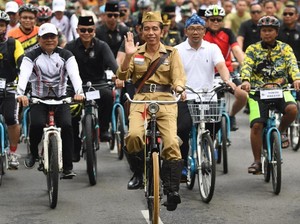 Pesan Jokowi di Balik Baju ala Bung Tomo