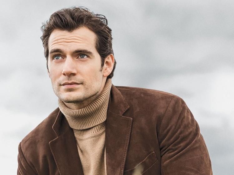 Ini Pose Keren Henry Cavill Saat Minum Kopi dan Makan Makanan Sehat
