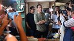 Foto: Sama-sama ke Pasar Hari Ini, Ini Beda Gaya Jokowi dan Sandiaga