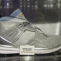 Sneakers edisi terbatas lain yang jarang ditemui di pasaran adalah Puma Bog Limitles Le x Johan berwarna serba silver ini. Foto: Rahmi Anjani/Wolipop