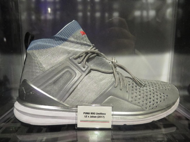 Sneakers edisi terbatas lain yang jarang ditemui di pasaran adalah Puma Bog Limitles Le x Johan berwarna serba silver ini. Foto: Rahmi Anjani/Wolipop