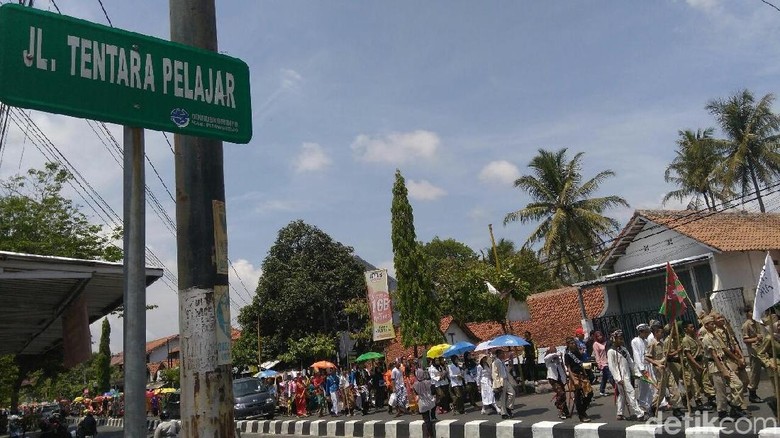 Ribuan Warga Purworejo Napak Tilas Kenang Perjuangan Tentara Pelajar Ribuan Warga Purworejo Napak Tilas Kenang Perjuangan Tentara Pelajar