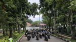 Begini Aksi Jokowi Pimpin Konvoi Bikers di Bandung