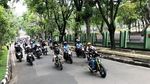 Begini Aksi Jokowi Pimpin Konvoi Bikers di Bandung