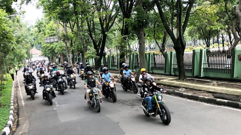 Jokowi Pimpin Konvoi Bikers Brotherhood Di Bandung