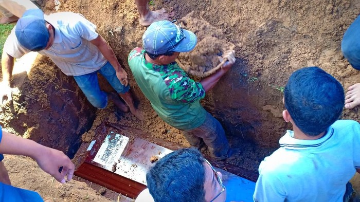 Hujan Air Mata Lepas Pegawai Pajak Korban Lion Air Dimakamkan