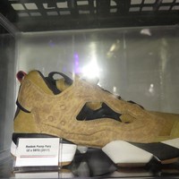 Sneakers dad belakangan sedang tren. Salah satu sneakers berukuran besar yang dirilis terbatas juga dihadirkan di Urban Sneakers Society yakni Reebok Pump Fury LE x SBTG keluaran tahun lalu. Foto: Rahmi Anjani/Wolipop