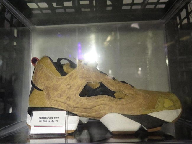 Sneakers dad belakangan sedang tren. Salah satu sneakers berukuran besar yang dirilis terbatas juga dihadirkan di Urban Sneakers Society yakni Reebok Pump Fury LE x SBTG keluaran tahun lalu. Foto: Rahmi Anjani/Wolipop