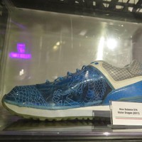 Sneakers berikut cukup mencuri perhatian karena hadir dengan material transparan. Item tersebut juga merupakan keluaran New Balance yang dinamakan Water Dragon karena memiliki motif naga. Foto: Rahmi Anjani/Wolipop