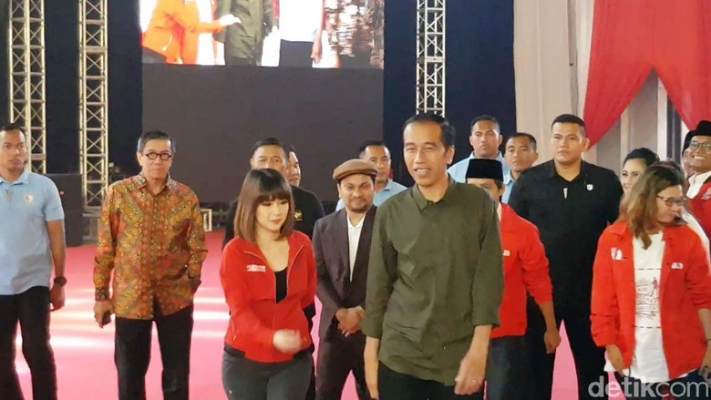 Jokowi: Ada dari Dalam Negeri Yang Menakut-nakuti Rakyat Jokowi: Ada dari Dalam Negeri Yang Menakut-nakuti Rakyat