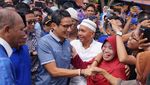 Foto: Sama-sama ke Pasar Hari Ini, Ini Beda Gaya Jokowi dan Sandiaga