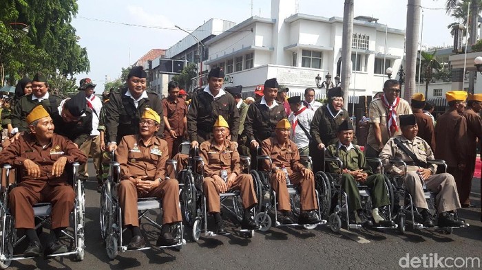 Wali Kota Risma dan Para Veteran