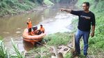 Momen Anies Tanam Buah Salak di Hari Ciliwung