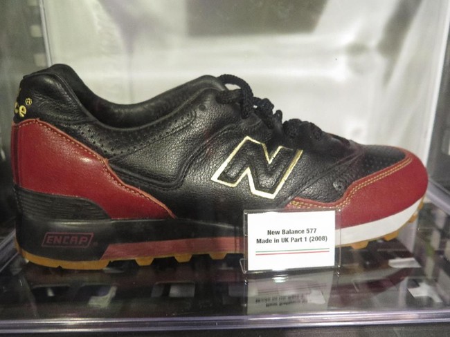 Salah satu sneakers edisi terbatas paling tua yang ditampilkan di sana adalah New Balance 577 ini. Dibuat di Inggris, item itu merupakan keluaran pertama. Foto: Rahmi Anjani/Wolipop