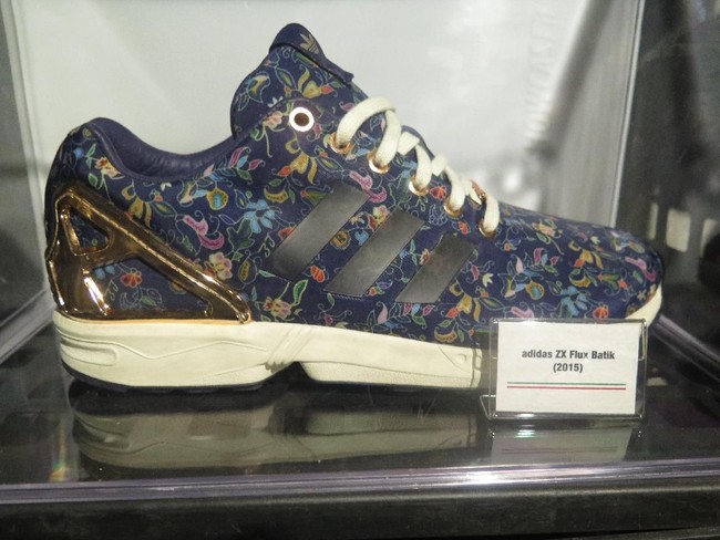 Adidas ternyata pernah mengeluarkan sneakers bermotif batik. Adidas ZX Flux Batik keluaran tahun 2015 ini pun menjadi salah satu barang langka yang dicari kolektor. Foto: Rahmi Anjani/Wolipop