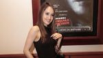 Cinta Laura Jadi Buruan Selfie di Press Screening Suzzanna