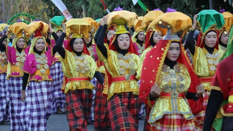 Foto: Pawai Budaya Sumbawa (dok Dispar Sumbawa) Foto: Pawai Budaya Sumbawa (dok Dispar Sumbawa)
