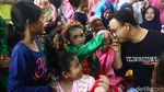 Momen Anies Tanam Buah Salak di Hari Ciliwung