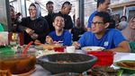 Blusukan ke Pasar Tradisional, Sandiaga Uno Cicip Kopi hingga Jajanan