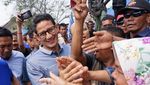 Foto: Sama-sama ke Pasar Hari Ini, Ini Beda Gaya Jokowi dan Sandiaga