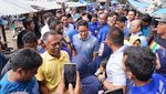 Foto: Sama-sama ke Pasar Hari Ini, Ini Beda Gaya Jokowi dan Sandiaga