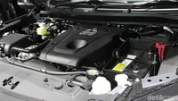 Soal mesin New Triton menawarkan dua pilihan mesin. Yakni mesin 4N15 2.4L MIVEC turbo diesel dan mesin bensin 4G64 2.4L dengan sistem injeksi bahan bakar ECI-Multi yang bisa menyeimbangkan antara daya dan konsumsi bahan bakar mesin. Mesin itu digabungkan dengan transmisi otomatis kini mencapai 6 percepatan. Foto: M Luthfi Andika