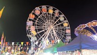 Ini bianglala di Pasar Malam Sekaten Yogyakarta. Kabin bianglala ini sempat terbalik dan hampir saja bikin penumpang di dalamnya celaka. (Ristu Hanafi/detikcom)