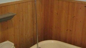 Kalau yang ini jangan sampai deh ada di rumah kamu. Bisa kesetrum orang yang mandi di situ. Foto: Instagram/9GAG